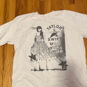 Taylor Swift White Graphic Tee